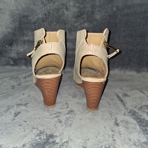 Brash Taupe Wedge Booties with Zipper - Picture 4 of 7